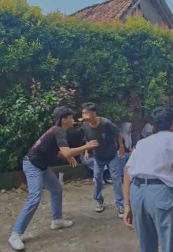 Lomba Estafet Tepung